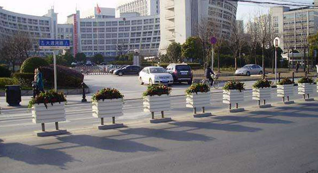市政道路隔離花箱護欄
